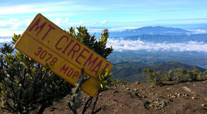 Hiking Gunung Ciremai